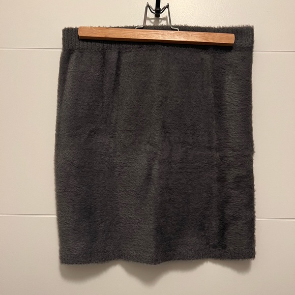 Hollister Top and skirt combo - Picture 2 of 5